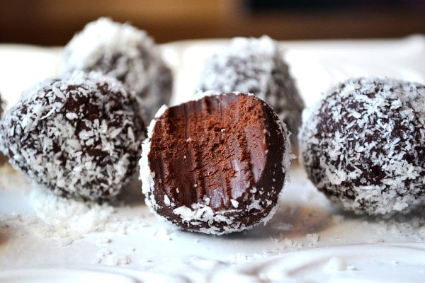 Dark chocolate avocado truffles www.insidetherustickitchen.com Dark chocolate avocado truffles www.insidetherustickitchen.com