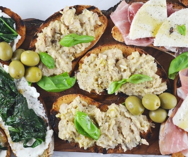 Crostini Three Ways Recipe - Three delicious and super easy crostini ideas that are perfect for parties, you will love it!