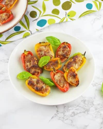These Sausage and Stracchino Stuffed Sweet Mini Peppers are so utterly delicious, brightly coloured mini peppers with a cheesy, Italian sausage stuffing. www.insidetherustickitchen.com
