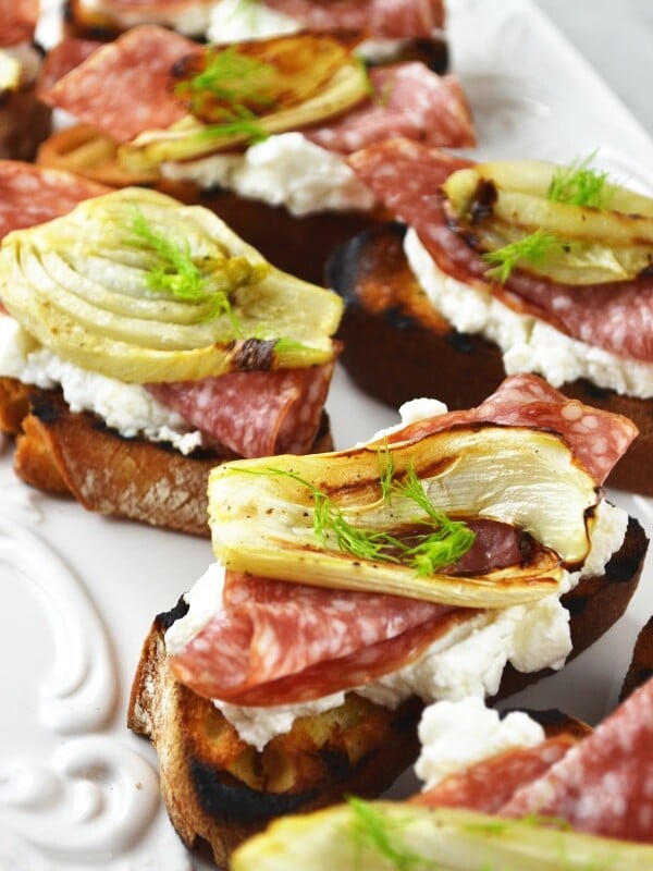 These roasted fennel, salami, and ricotta crostini are so easy to make and utterly delicious. Make these for a delightful Springtime lunch out in the garden. www.iinsidetherustickitchen.com