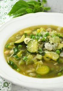 This Minestrone Primavera is packed full of green goodness. It's so healthy, fresh and packed full of all the flavours of Spring. www.insidetherustickitchen.com