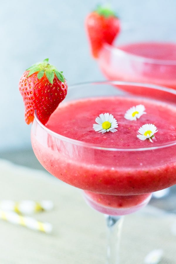 prosecco strawberry slushie insidetherustickitchen.com