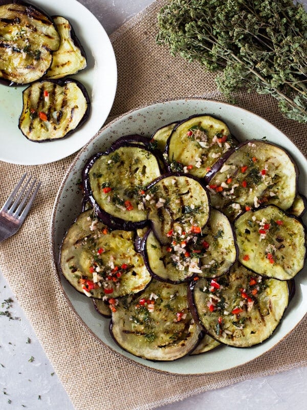 Easy Italian marinated eggplant recipe- grilled eggplant/aubergine marinated in garlic, oregano, chili and mint. Perfect as a side, with salad or as an antipasto with drinks. So easy, you'll love it, inside the rustic kitchen.