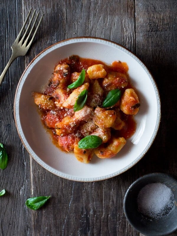 Light and soft gnocchi with tomato sauce recipe made with ripe, fresh tomatoes, oregano and garlic. Extremely simple and easy to make, a great authentic Italian tomato sauce recipe that's great with pasta and gnocchi. For more authentic Italian recipes visit Inside The Rustic Kitchen
