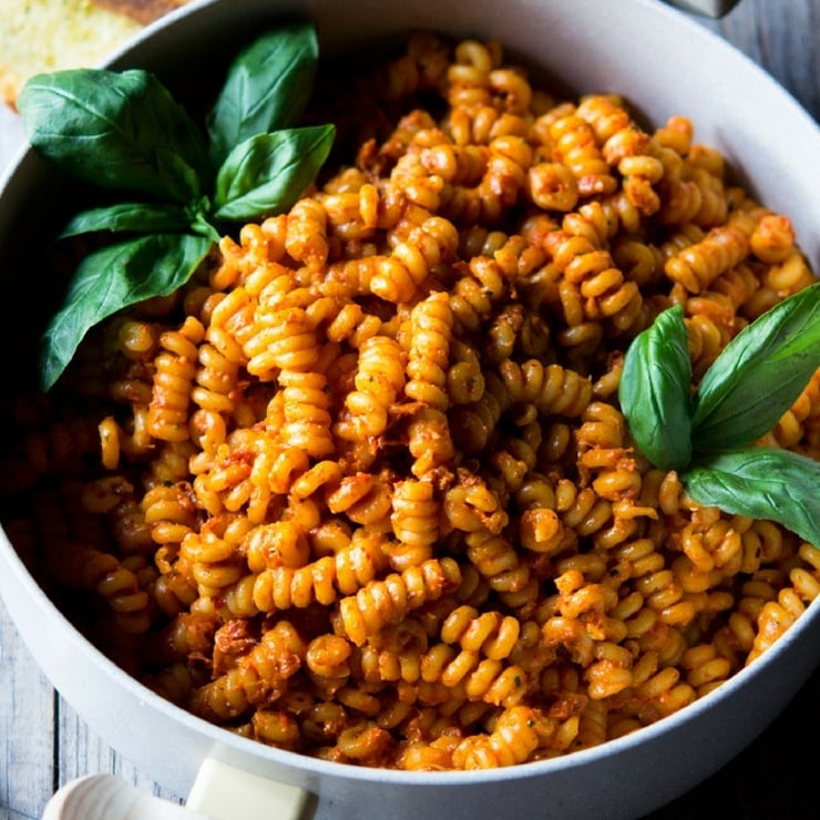 Sun Dried Tomato Pasta with Roasted Red Pepper