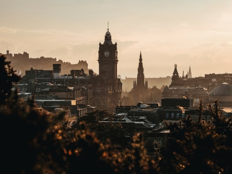 A photo of Edinburgh city at dawn