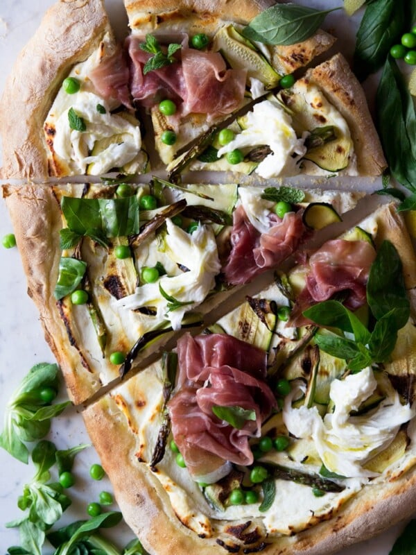 Spring pizza with zucchini and prosciutto
