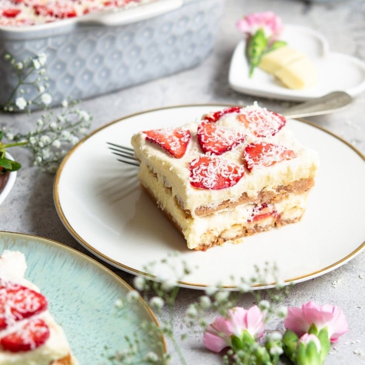 Strawberry Tiramisu with White Chocolate-image