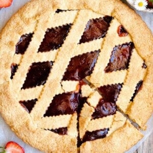 A square photo of an Italian crostata