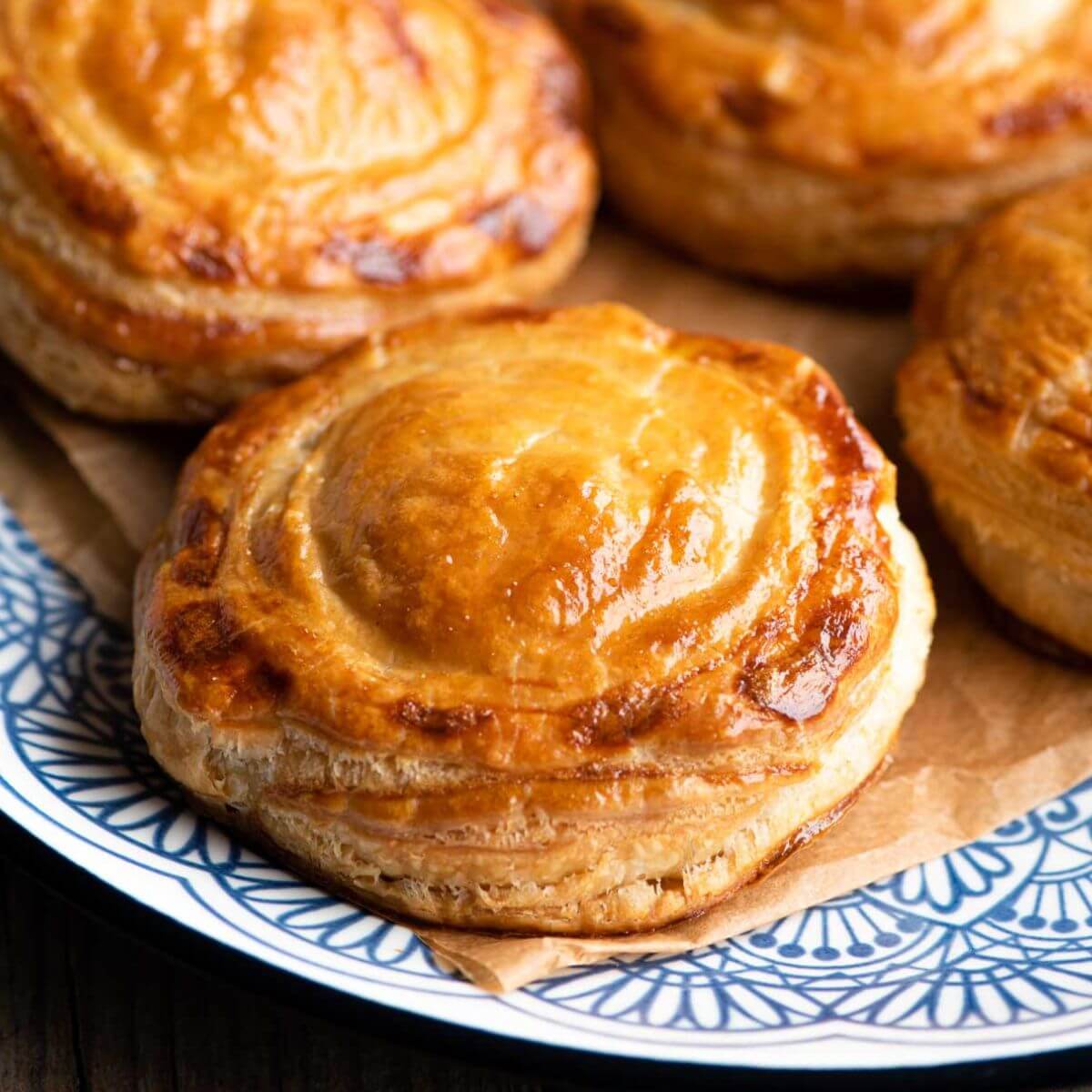 Rustici Leccesi (Tomato and Mozzarella Pastries)